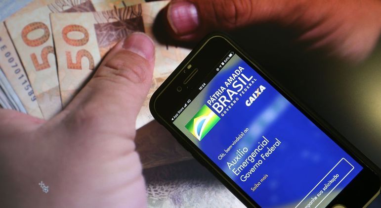 Governo vai parcelar devolução do auxílio emergencial recebido indevidamente; veja as regras