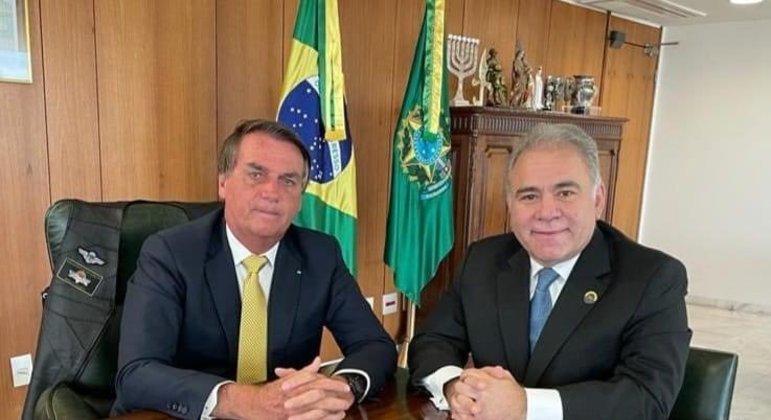 Bolsonaro confirma estudo que deve rebaixar Covid a endemia