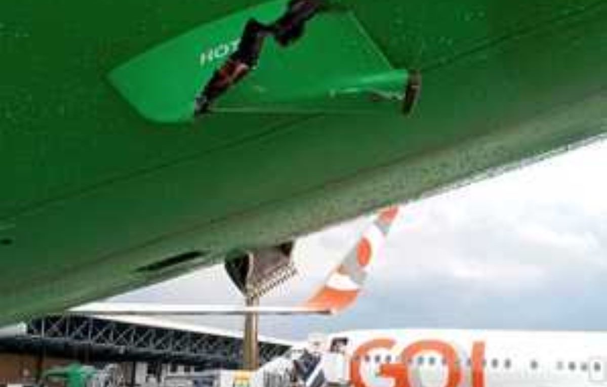 Temporal interrompe operações e danifica aviões em Guarulhos
