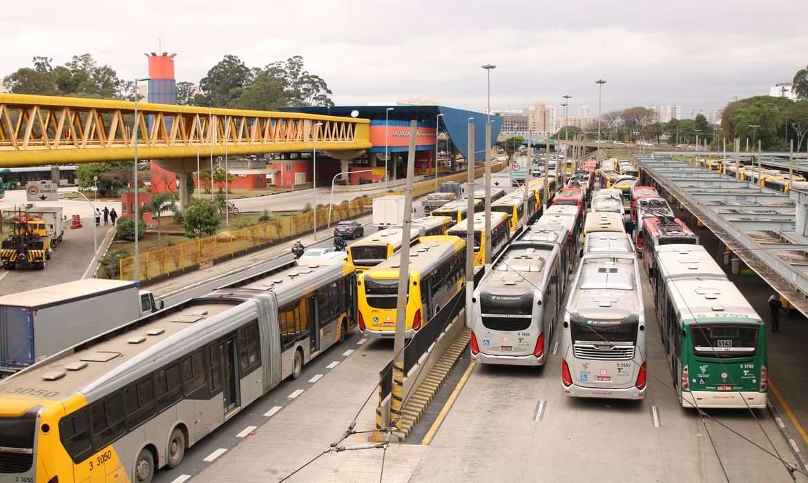 Reajuste do diesel ameaça transporte público e revela inoperância do Governo em solucionar o problema