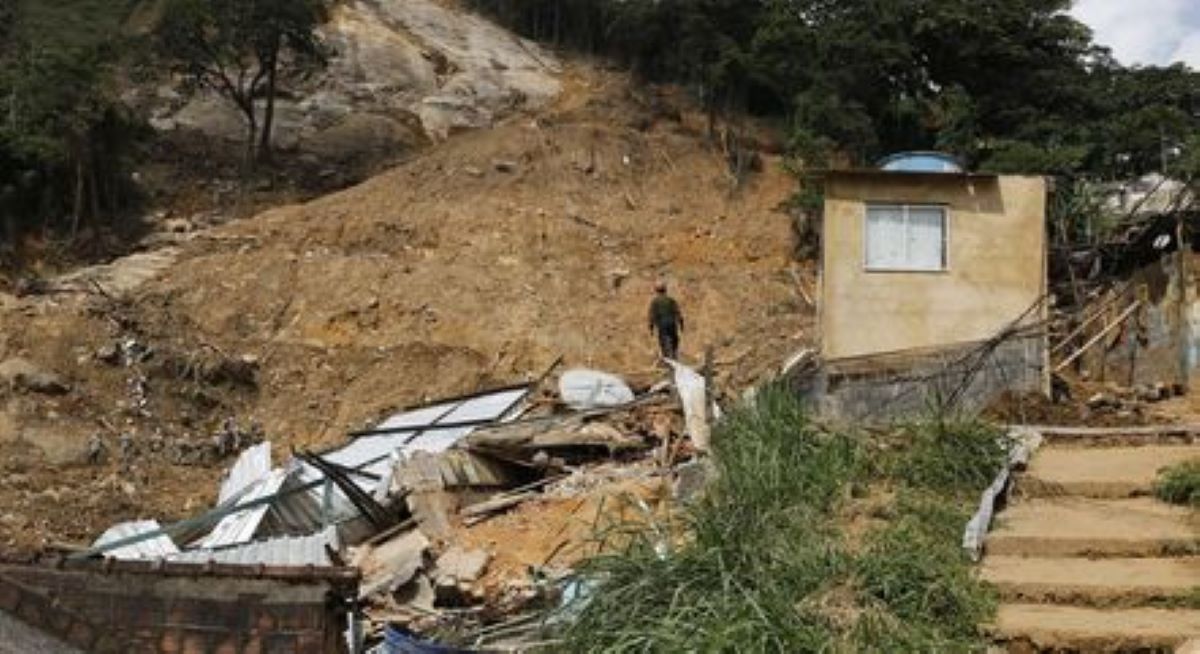 Sobe para 232 o número de mortos na tragédia de Petrópolis 