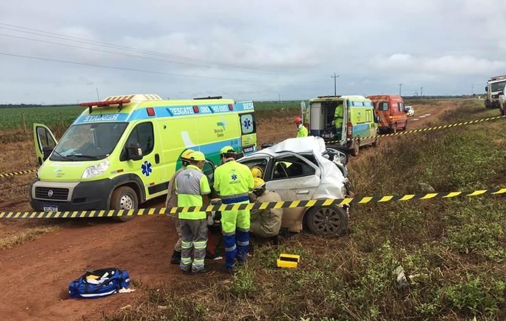 Mato Grosso | Uma pessoa morre e 3 ficam feridas em acidente entre carro e caminhão