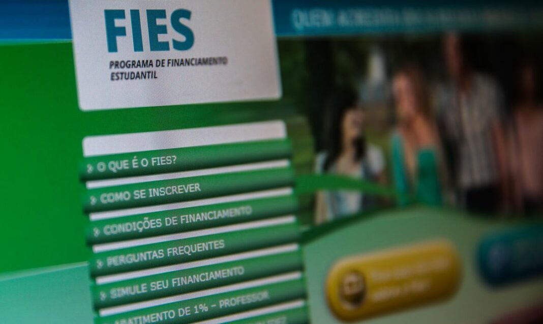 Mais de 127 mil beneficiários do Fies já acertaram a renegociação de suas dívidas