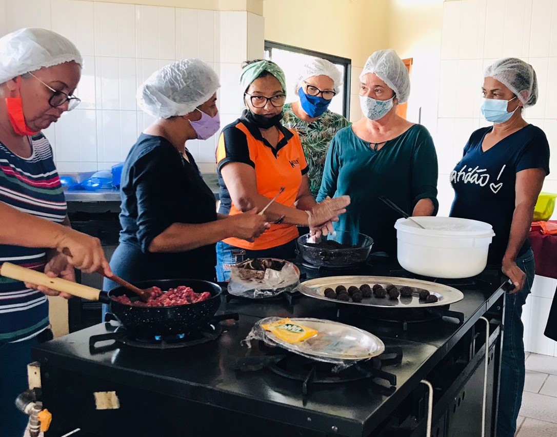 Ovos de páscoa são alternativa de renda para famílias rondonopolitanas