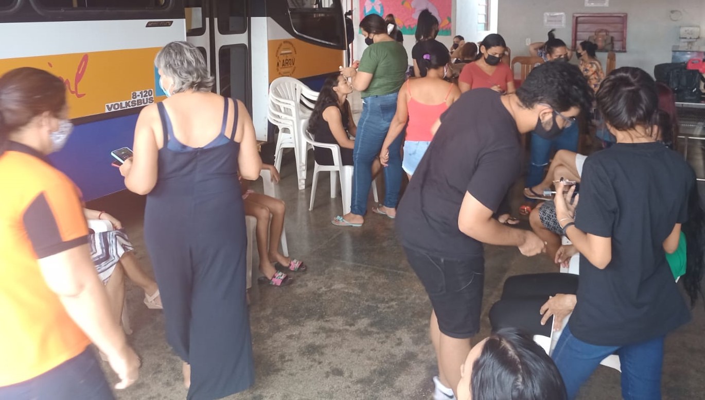 Rondonópolis | Alunos do curso de maquiagem concluem curso maquiando integrantes da ARDV em tarde da beleza