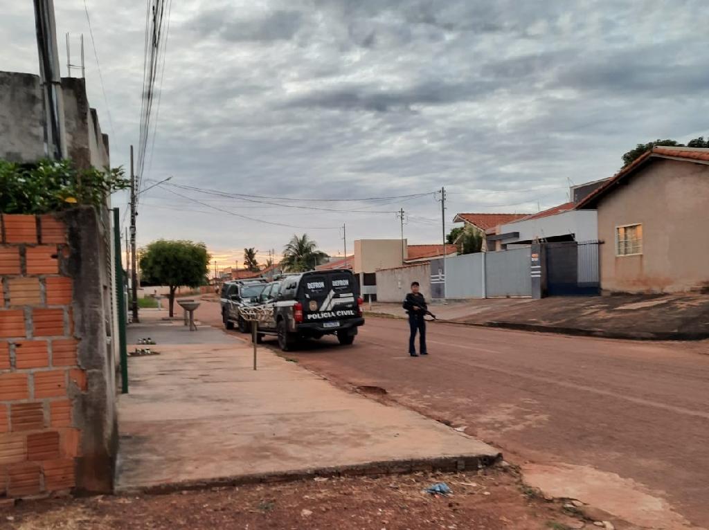 Mato Grosso | Operação Repugno cumpre 30 mandados judiciais contra alvos investigados por tráfico de drogas e tortura
