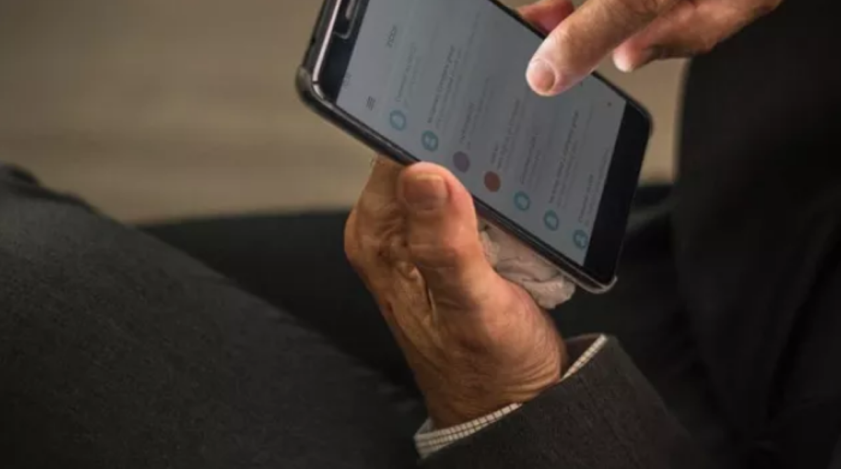 Empreendedora cria aplicativo de transporte exclusivo para idosos em Cuiabá