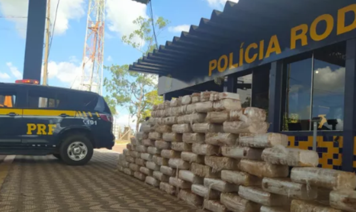 Rondonópolis | Polícia apreende 807 kg de pasta base de cocaína em fundo falso de duas carretas