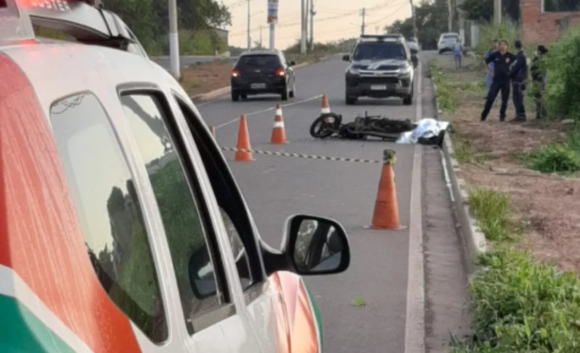 Motociclista morre após bater moto em vaca que atravessava avenida em Várzea Grande