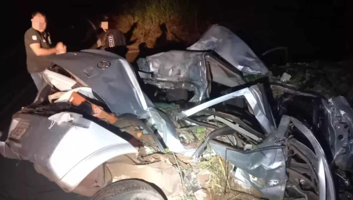 Mato Grosso | Cinco pessoas morrem após carro sair da pista e bater em árvore