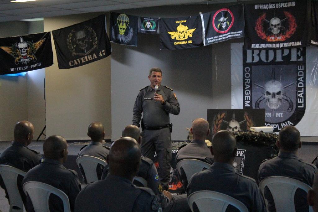 Policiais iniciam curso de operações especiais para novos “caveiras” do Bope