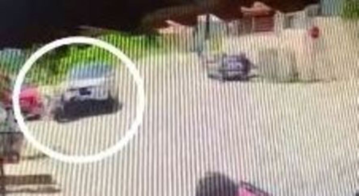 Mulher flagra traição e joga carro contra namorado no interior de SP