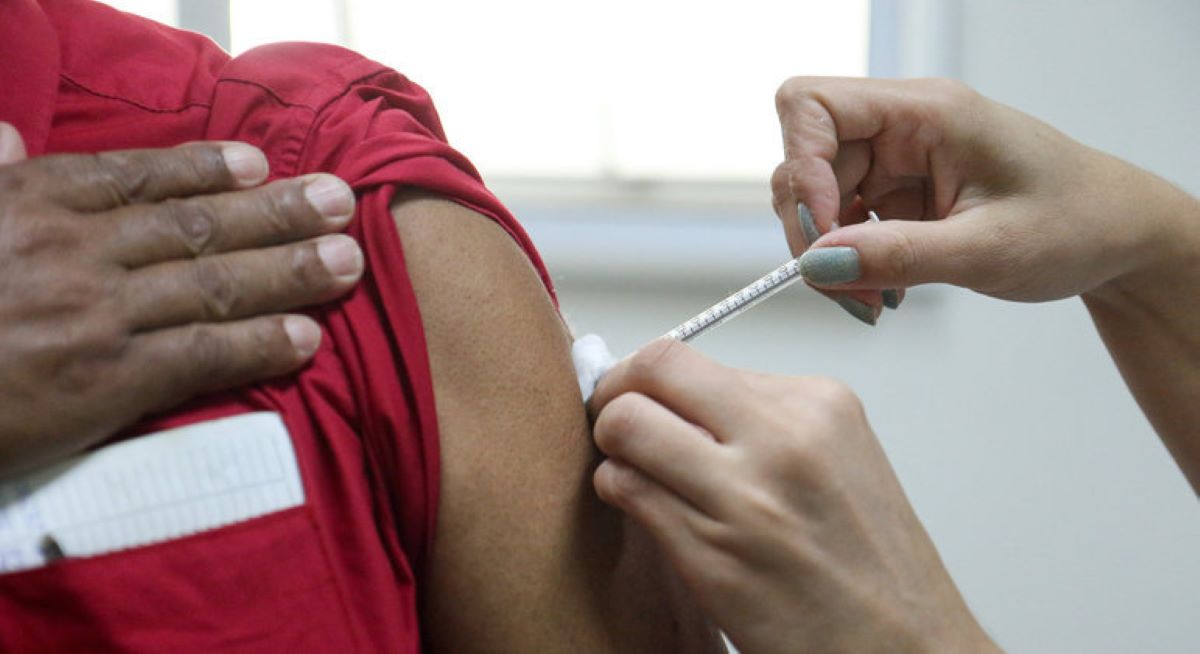 Vacinação contra a gripe no SUS começa hoje em todo o Brasil; saiba quem pode se imunizar