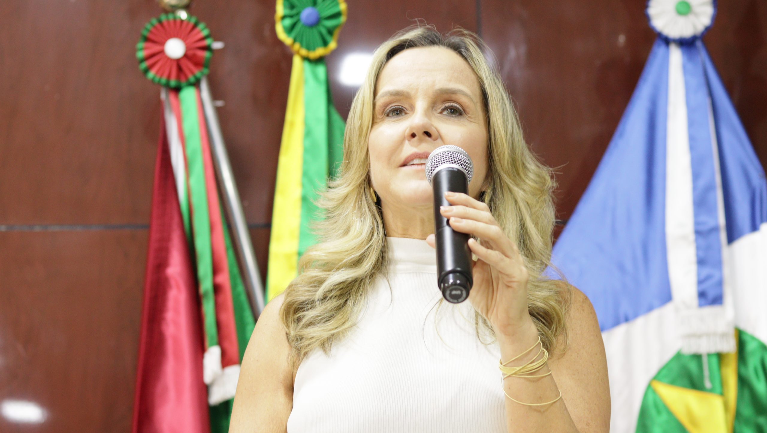Natasha e Max Russi percorrem 11 cidades em 3 dias de agenda