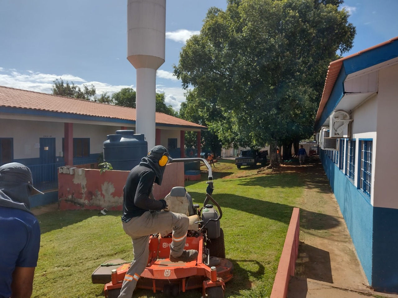 Rondonópolis | Prefeitura contrata Coder para realizar serviço de poda e capina das unidades escolares