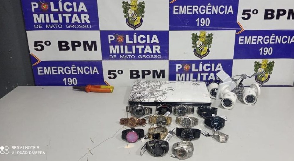 Polícia Militar recupera 14 relógios, notebook e câmeras furtados em ótica