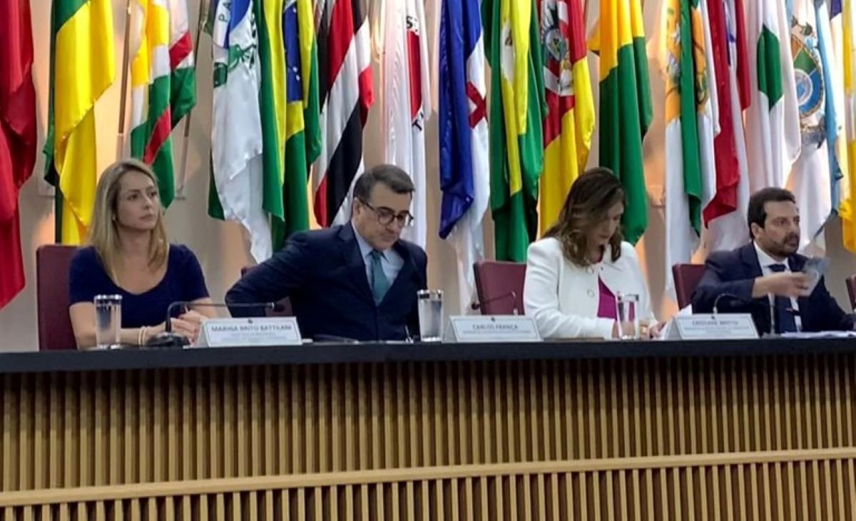 Lançados guias e app para orientação a refugiados sobre direitos e serviços no Brasil