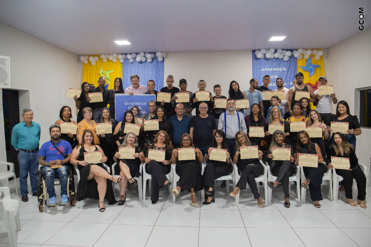 Rondonópolis | Prefeitura certifica 50 novos profissionais cabeleireiros e barbeiros