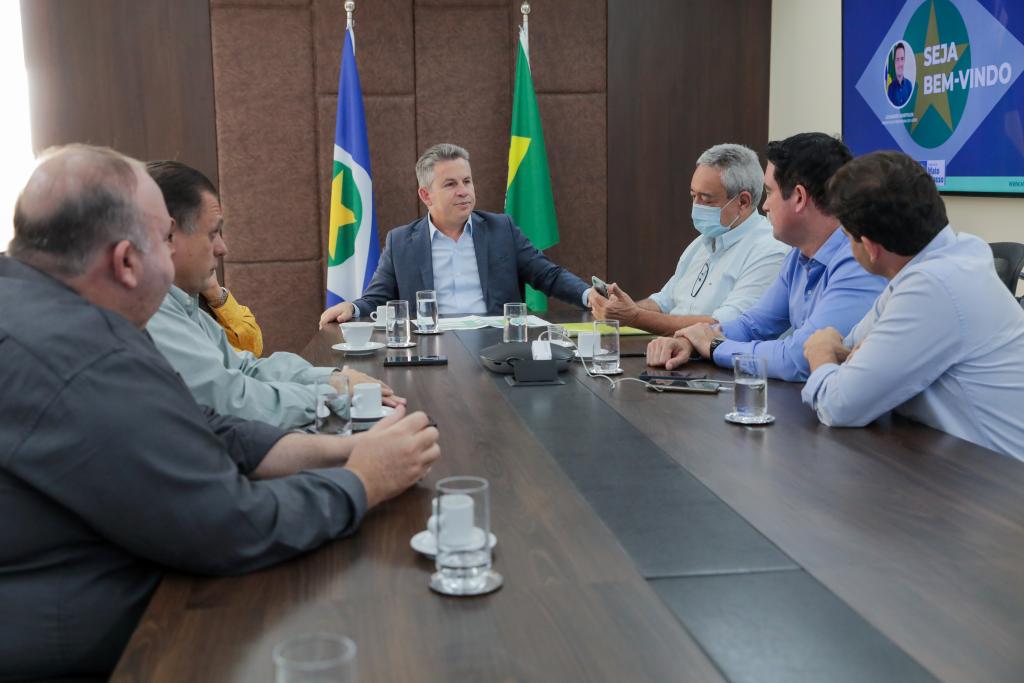 Governador firma convênio para construção de três pontes em Primavera do Leste