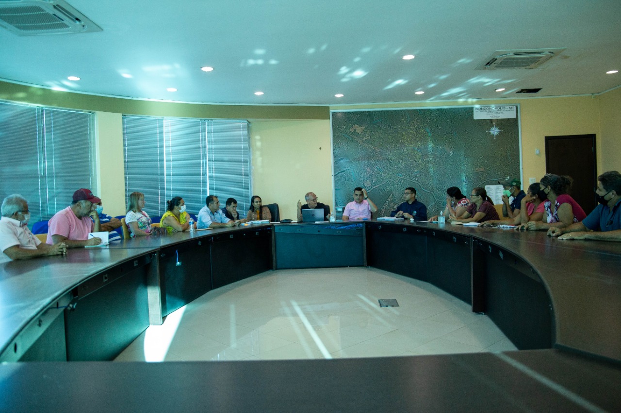 Prefeito se reúne com comunidade dos Assentamentos Primavera e São Francisco e garante melhorias