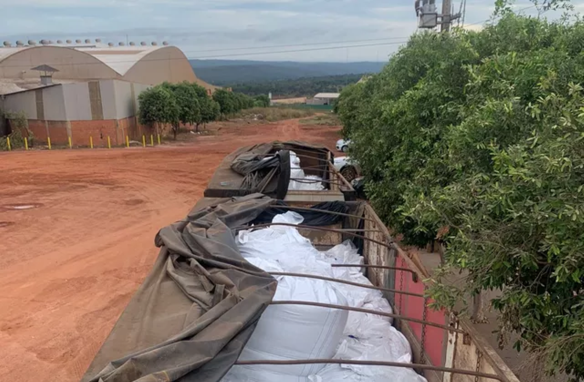 Mato Grosso | Motorista é preso transportando 37 toneladas de fertilizantes roubados