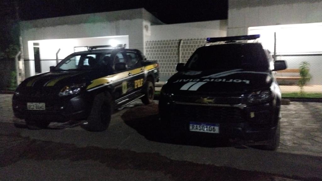 Polícia Civil e Polícia Rodoviária Federal apreendem caminhão com madeira irregular na fronteira