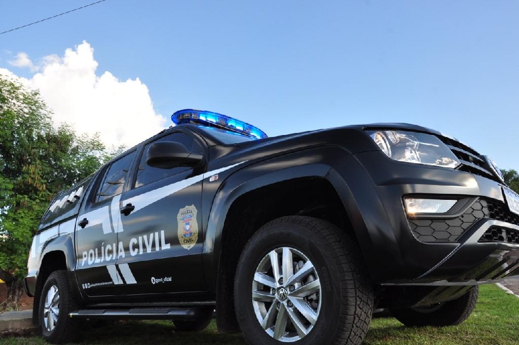 Casal é preso em flagrante pela Polícia Civil por extorquir vítima exigindo dinheiro e sacolões de alimentos