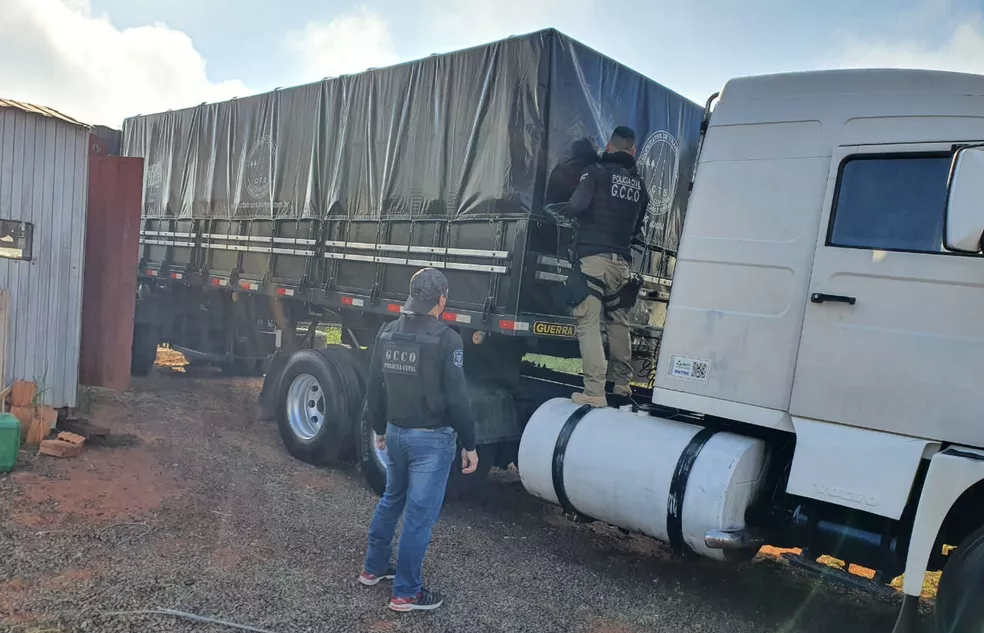 Mulher é presa suspeita de servir como ‘isca’ para caminhoneiros para cometer sequestros e roubos de cargas