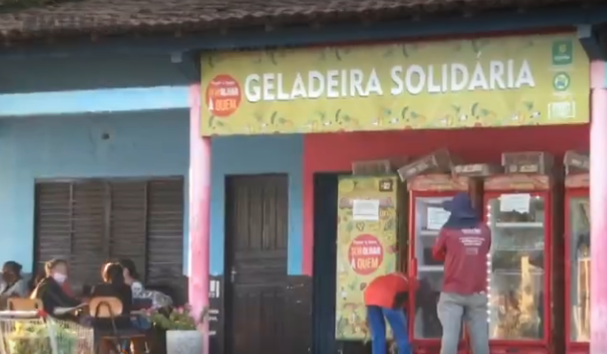 Feirantes criam ‘geladeira solidária’ e doam alimentos para famílias carentes em Cuiabá