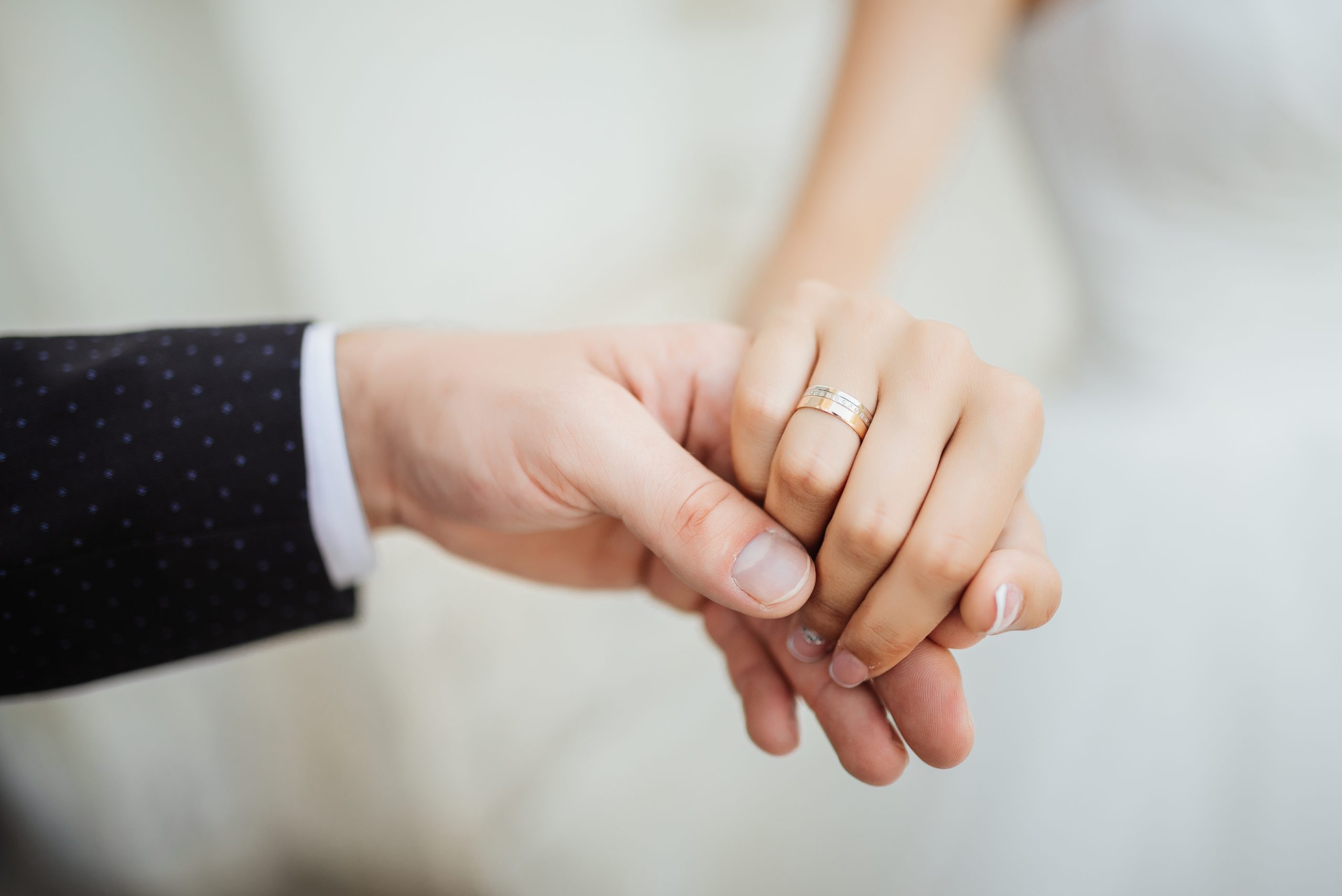 Cai 41% o número de mulheres que adotam o sobrenome do marido no casamento em Mato Grosso