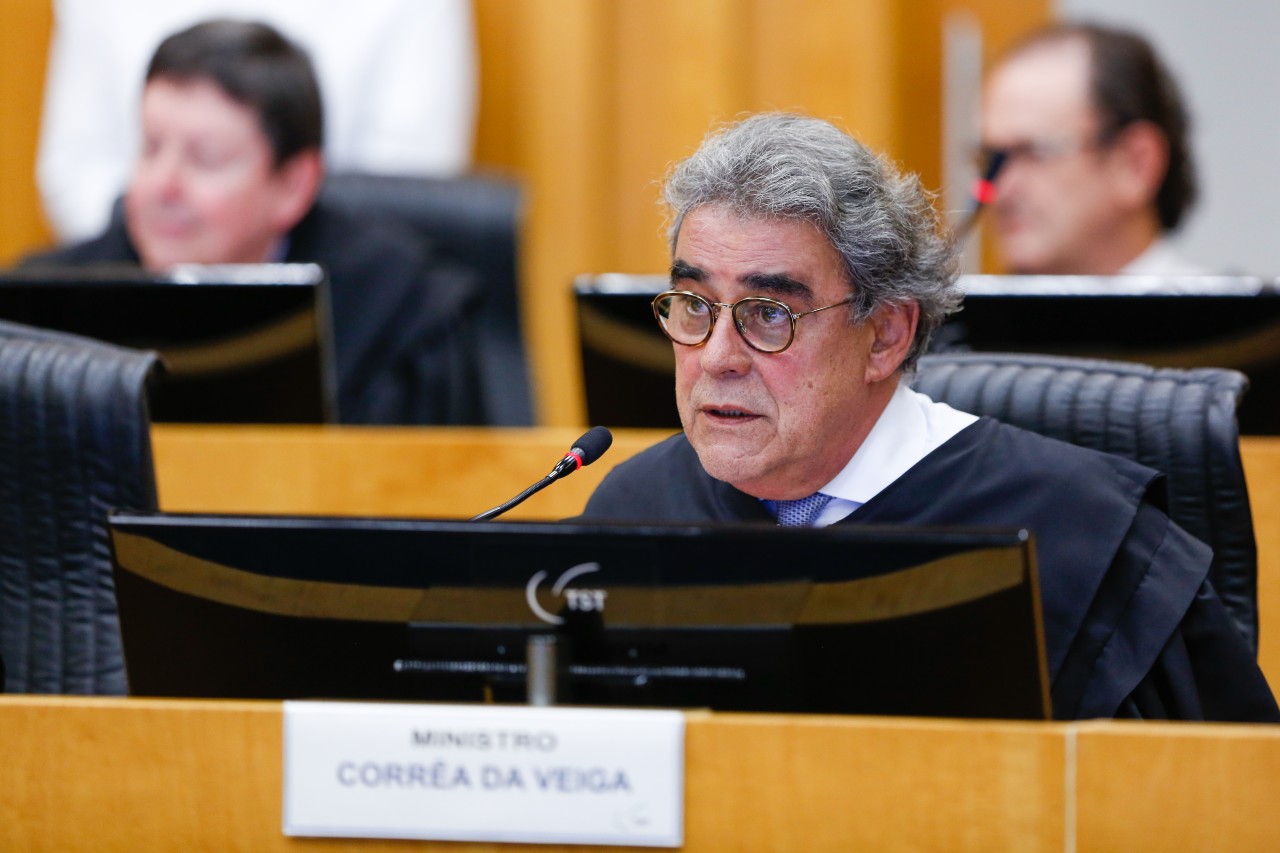 Dispensa motivada por amizade com desafetos do empregador é discriminatória