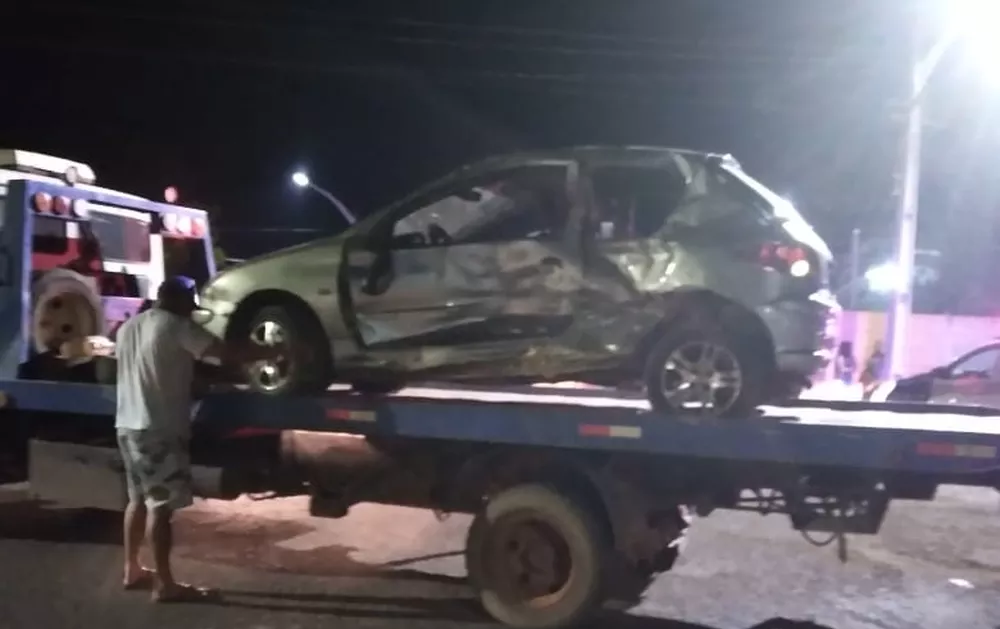 Canarana | Três pessoas ficam feridas em acidente entre caminhonete e um veículo de passeio