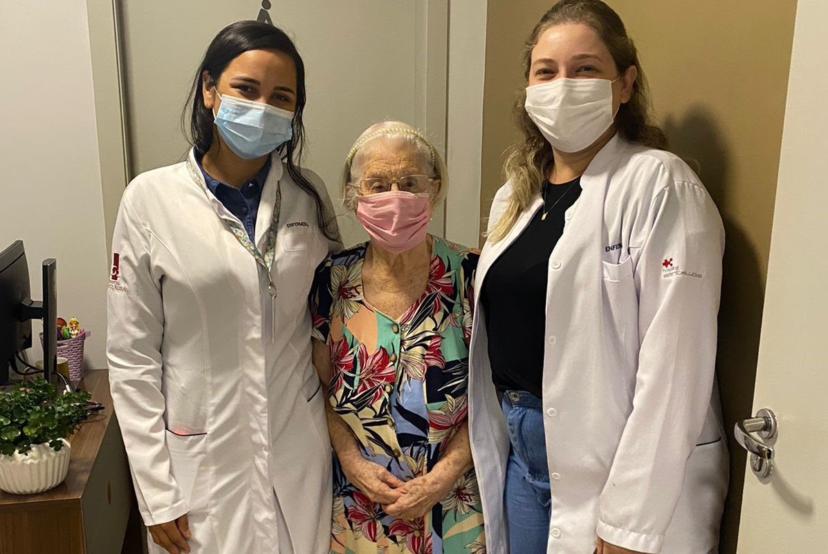 Idosos sofrem com mudanças bruscas de temperatura e cuidados devem ser redobrados