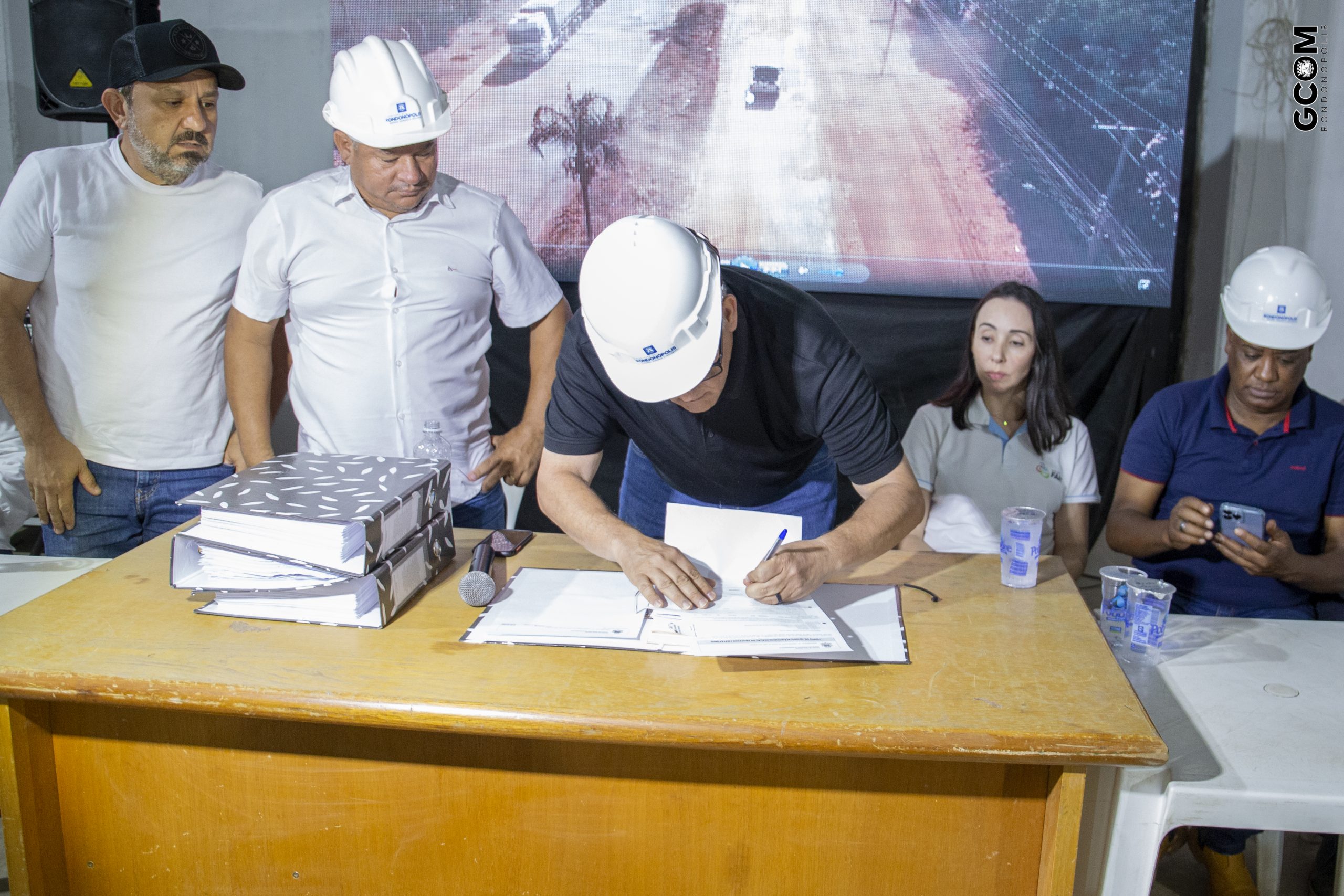 Prefeito homologa licitação para drenagem e pavimentação total do distrito industrial antigo