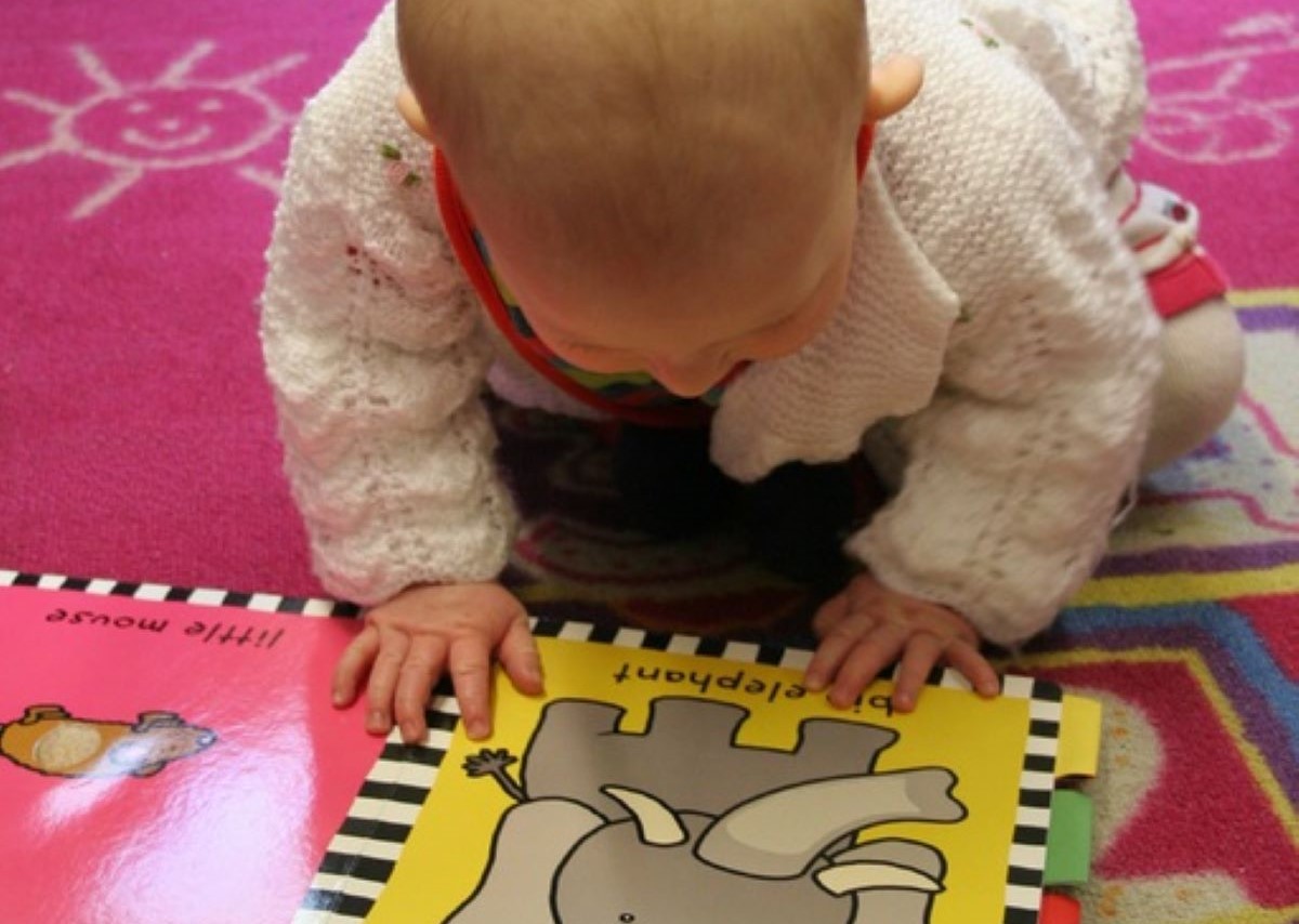 Devemos ler para o bebê recém-nascido?