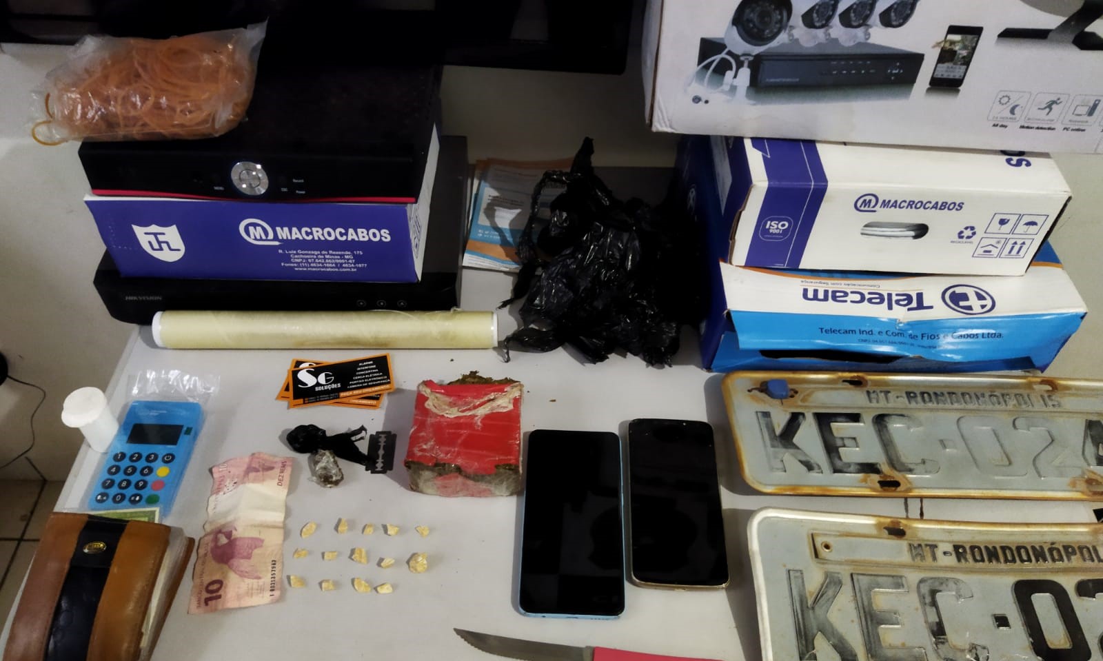 Policiais civis prendem em flagrante dois traficantes de drogas em Rondonópolis