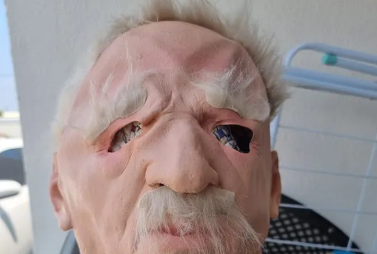 Ladrão usava máscara de idoso e carro sem bancos para furtar prefeitura, hotel e construções