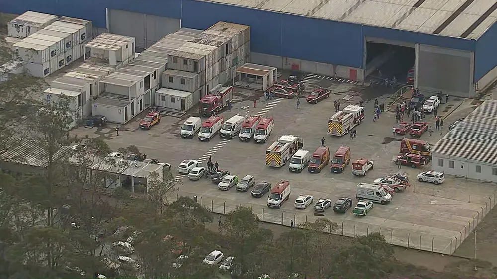 Desabamento deixa 15 feridos em São Paulo