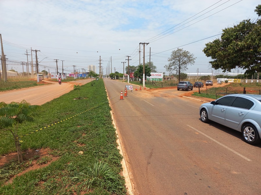 Trânsito está interditado no cruzamento das avenidas Júlio Campos e W-6 no Sagrada Família