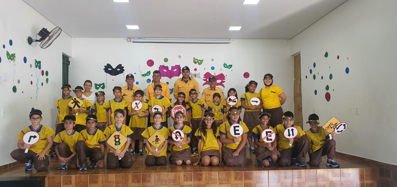 Escola Estadual faz parceria com a Setrat para orientar alunos sobre regras e segurança no trânsito