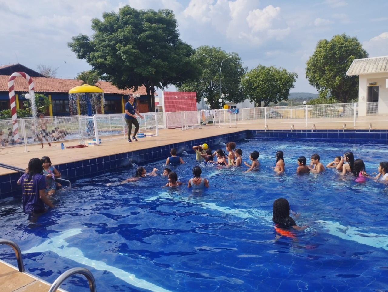 Sesc Poxoréu comemora aniversário da cidade com oficinas do Sesc Maker, recreação na piscina e bingo 