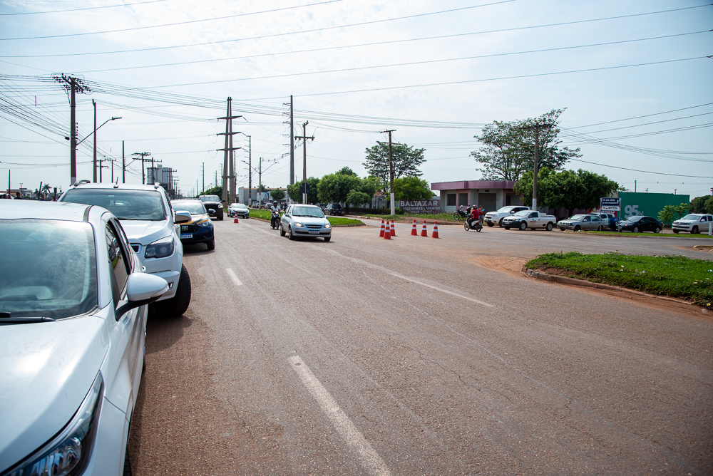 Prefeito lança obra de rotatória no entroncamento das Avenidas Júlio Campos e W-6