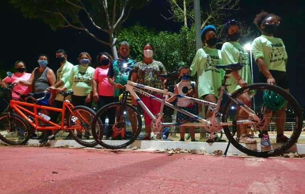 “Pedal além da visão” proporciona a deficientes andar de bicicleta pelas ruas de Cuiabá