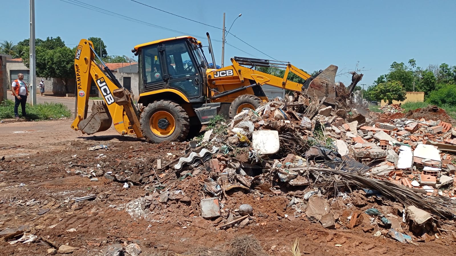 Rondonópolis | Semma intensifica limpeza para acabar com bolsões de lixo na cidade
