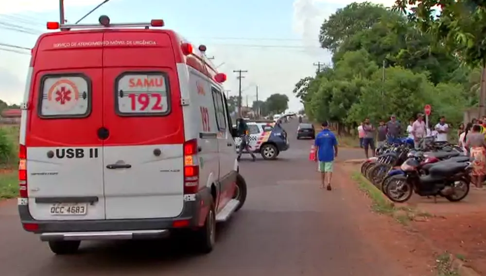 Tangará da Serra | Pai e filha são baleados na porta de casa por dois suspeitos em motocicleta