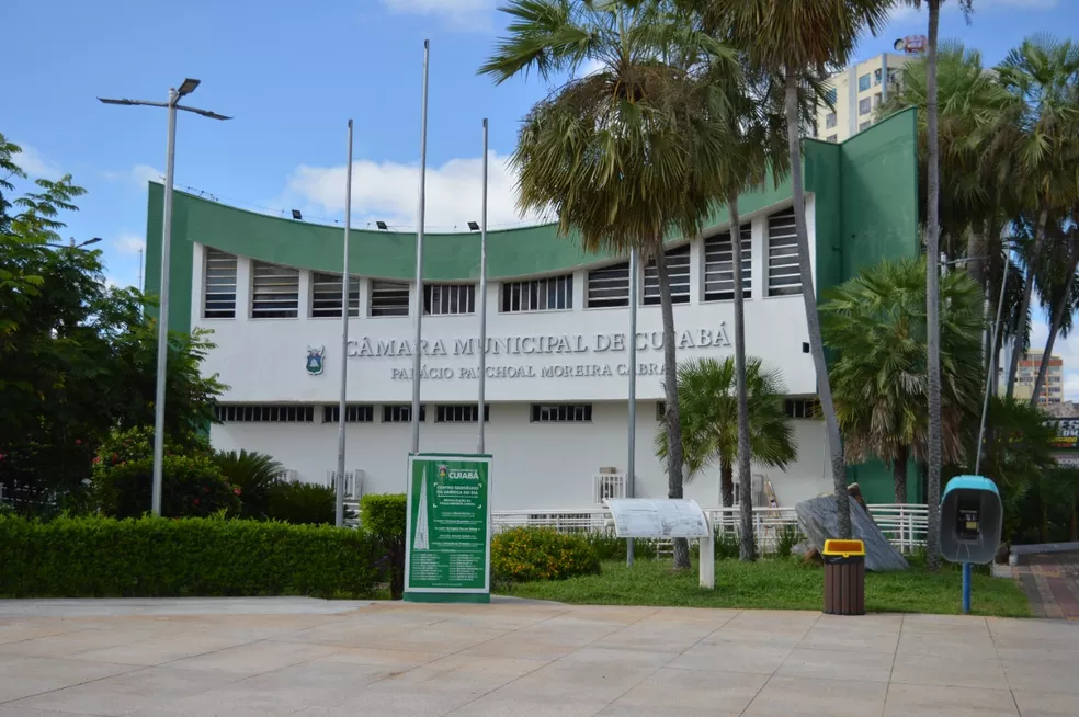 Aumento do IPTU e inclusão de taxa de coleta de lixo são discutidos em Cuiabá