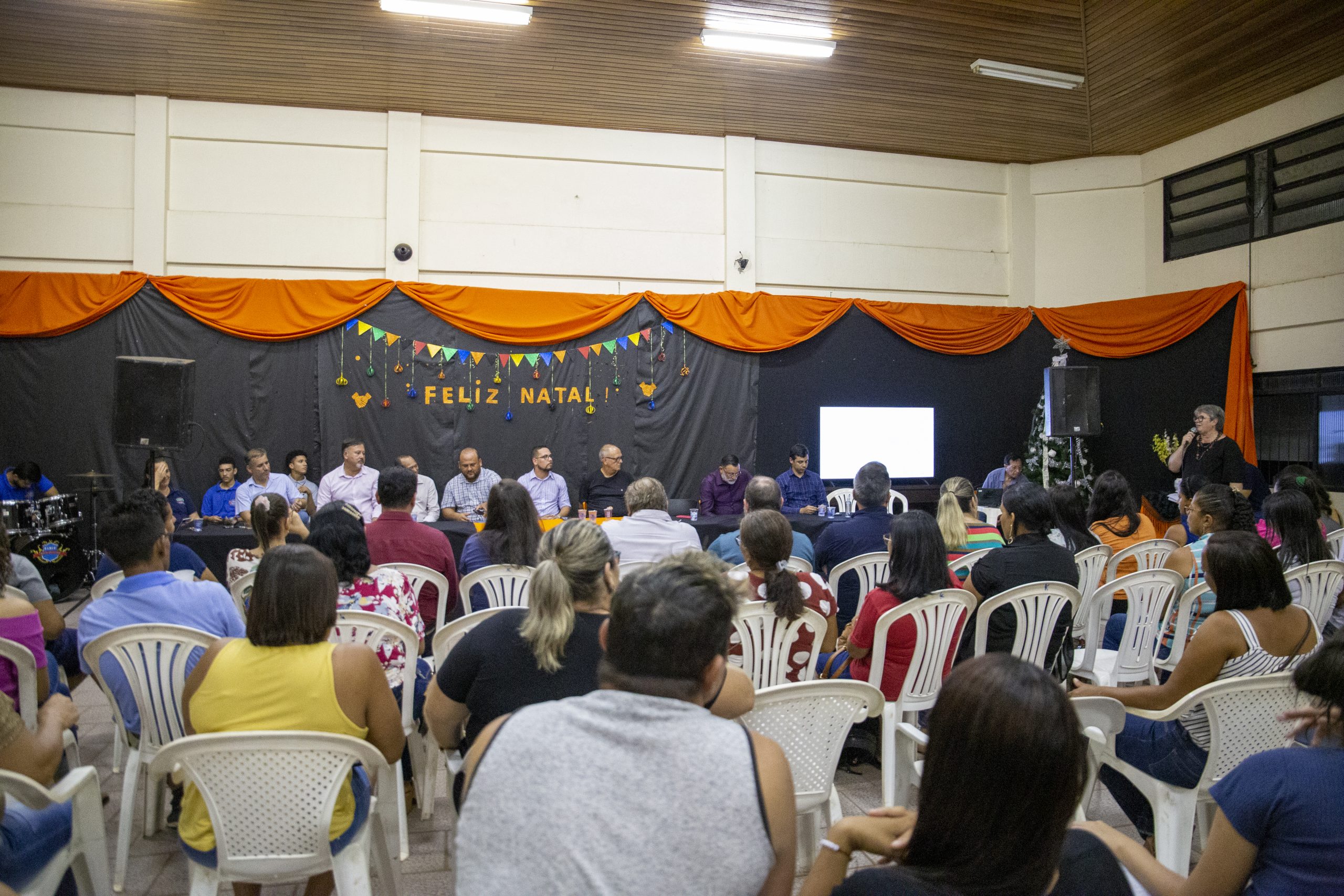Rondonópolis | Prefeito entrega certificados de cursos e anuncia linha de crédito para empreender