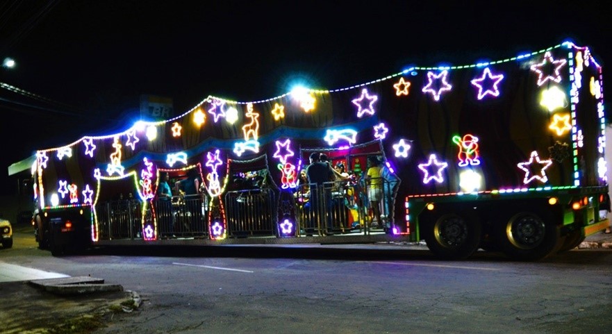 Papai Noel chega em Rondonópolis na Carreta Luzes do Natal nesta quarta-feira (21)