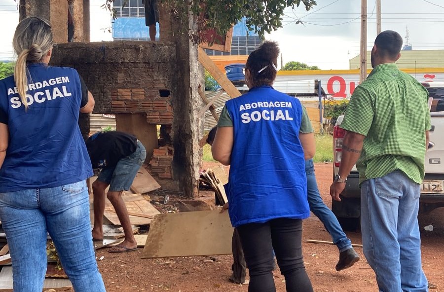Sempras realiza busca ativa e leva atendimento humanizado às pessoas em situação de rua na cidade