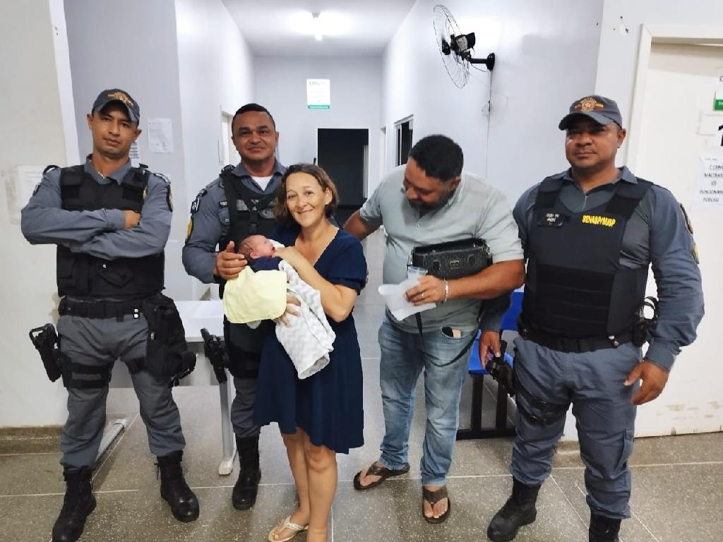 Policiais militares salvam recém-nascido engasgado com leite materno em Primavera do Leste
